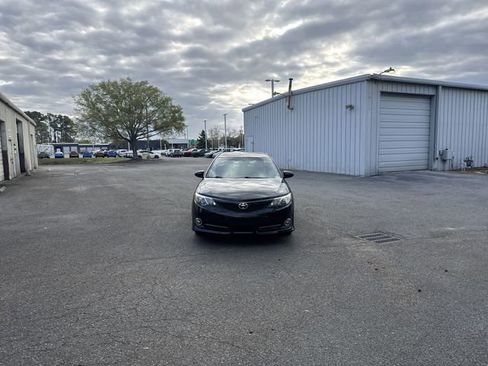 Used 2013 Toyota Camry SE image 2