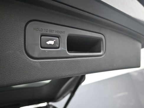 Used 2025 Honda Pilot TrailSport image 14