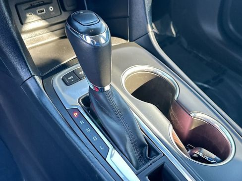 Used 2019 Chevrolet Equinox LT w/ Sun & Navigation Package image 17