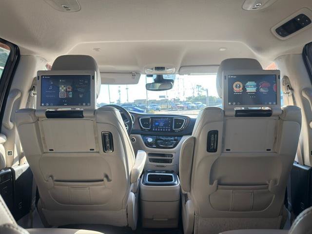 Used 2017 Chrysler Pacifica Touring-L Plus w/ Advanced Safetytec Group FWD image 10
