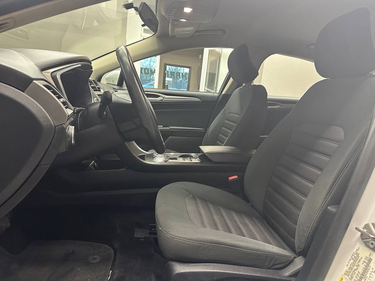 Used 2017 Ford Fusion SE FWD image 14
