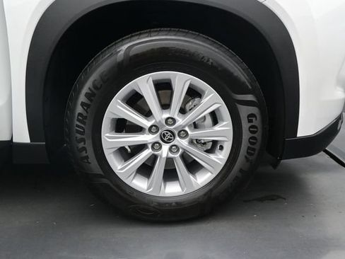 Used 2026 Toyota Grand Highlander FWD image 16
