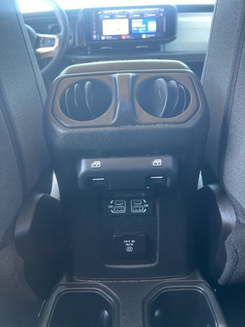 Used 2025 Jeep Wrangler Unlimited Sahara AWD/4WD image 26