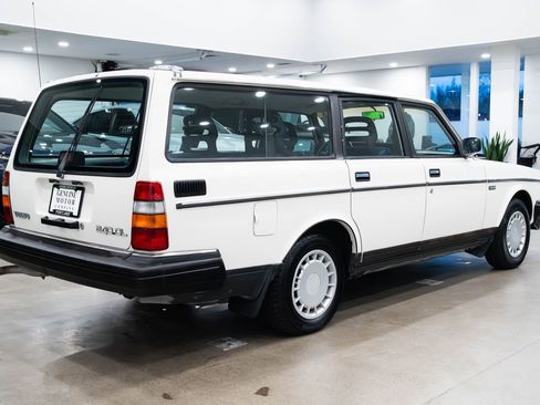 Used 1990 Volvo 240 DL image 4