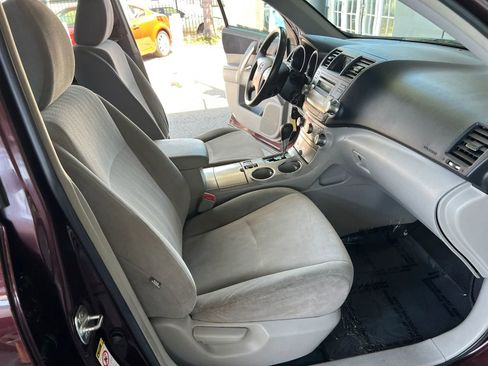 Used 2012 Toyota Highlander FWD image 10