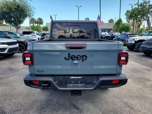 Used 2024 Jeep Gladiator Sport AWD/4WD image 6