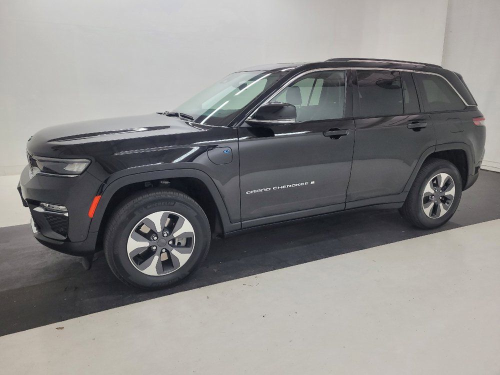 Used 2023 Jeep Grand Cherokee 4WD 4xe w/ Luxury Tech Group II image 2