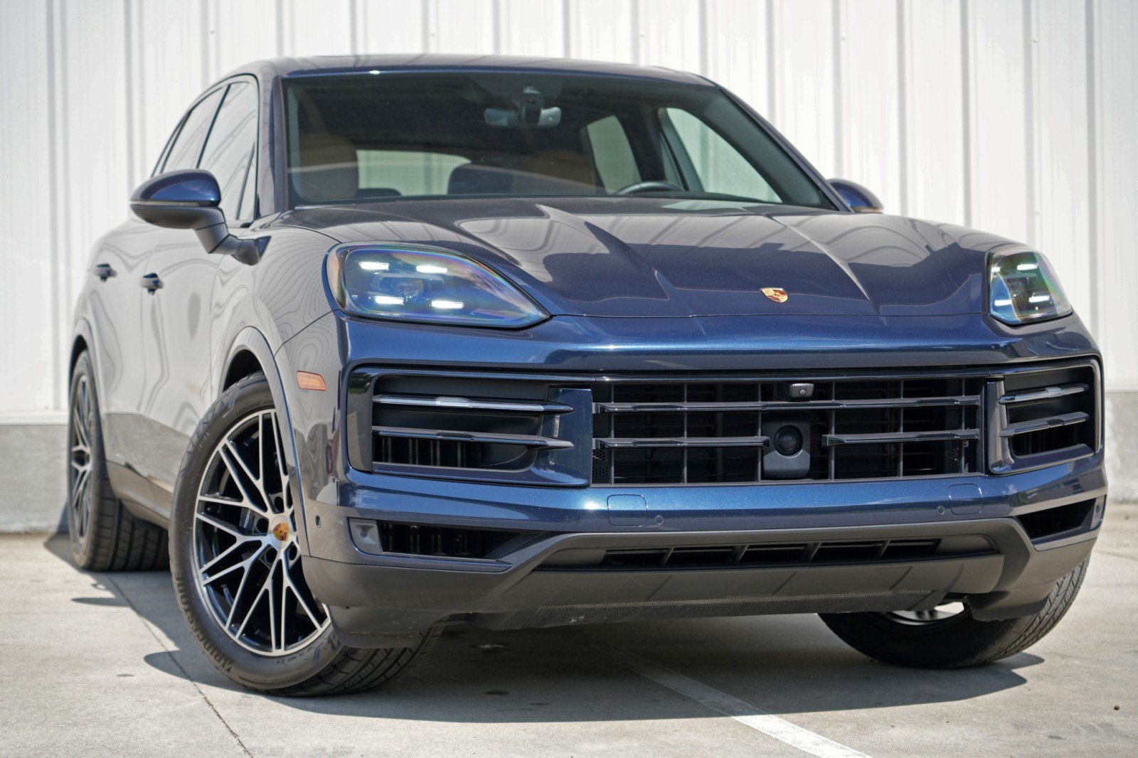 Used 2024 Porsche Cayenne AWD/4WD image 4