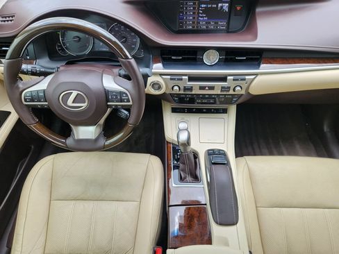 Used 2016 Lexus ES 350 w/ Luxury Package w/Wood Trim FWD image 26