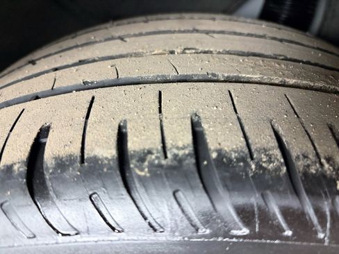 Used 2022 Tesla Model Y Long Range image 35