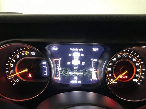 Used 2020 Jeep Gladiator Overland AWD/4WD image 22