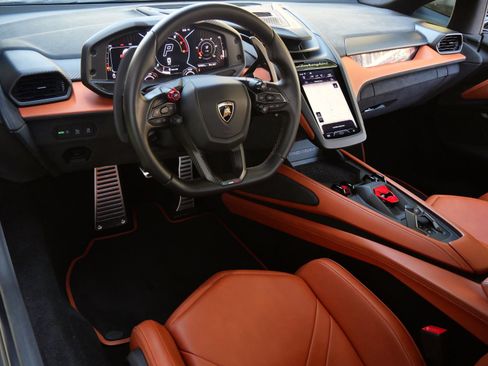 Used 2025 Lamborghini Revuelto AWD/4WD image 10