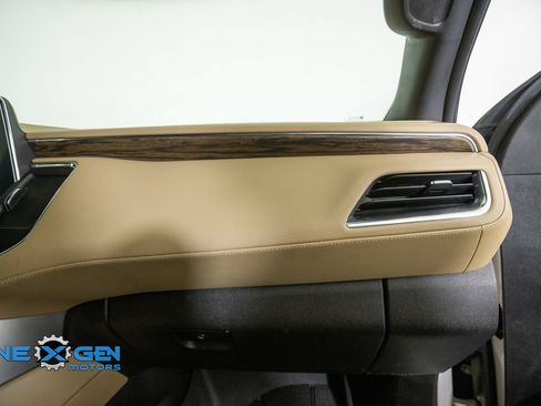 Used 2022 Chevrolet Suburban Premier AWD/4WD image 42