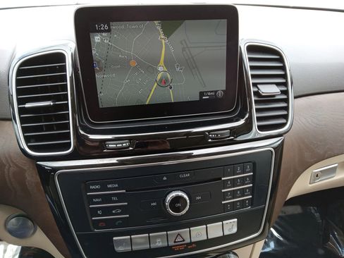 Used 2019 Mercedes-Benz GLE 400 4MATIC image 15