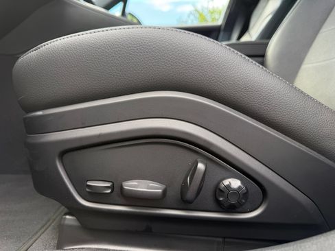Used 2026 Porsche Panamera image 27