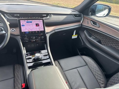 New 2025 Jeep Grand Cherokee Summit w/ Obsidian Package image 15