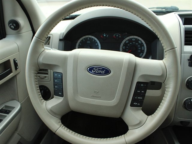 Used 2010 Ford Escape XLT AWD/4WD image 16