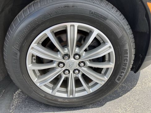 Used 2018 Cadillac XT5 Luxury w/ Driver Awareness Package AWD/4WD image 29