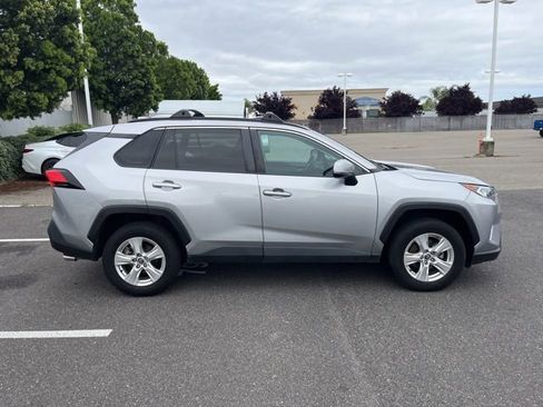 Used 2021 Toyota RAV4 XLE w/ XLE Grade Weather Package image 4