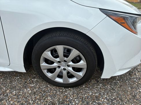 Used 2025 Toyota Corolla LE FWD image 28