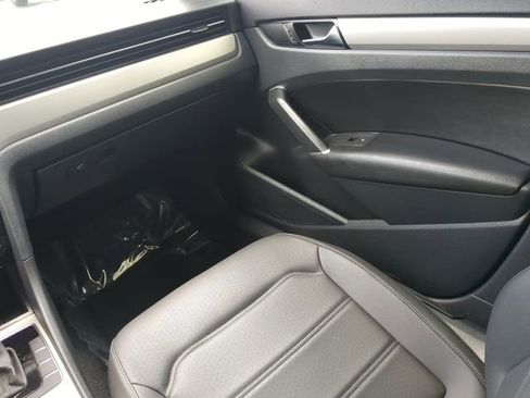 Certified 2022 Volkswagen Passat 2.0T SE FWD image 14