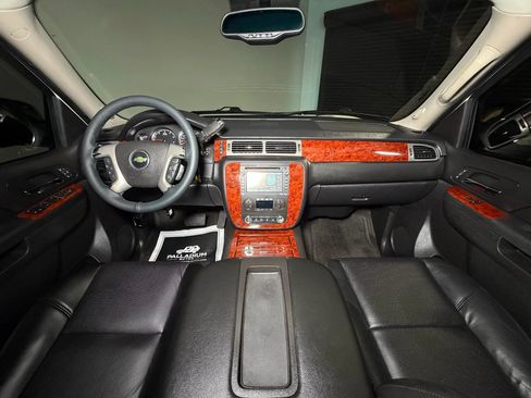 Used 2013 Chevrolet Avalanche LTZ RWD image 10