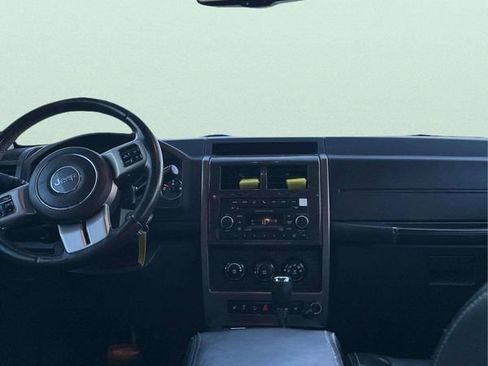 Used 2012 Jeep Liberty Limited image 10