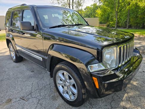 Used 2011 Jeep Liberty Limited w/ Tire & Wheel Group AWD/4WD image 3