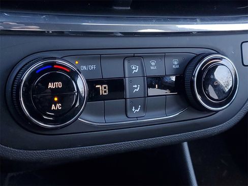 Used 2025 Buick Envista Preferred image 19