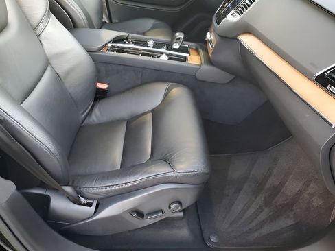 Used 2023 Volvo XC90 B6 Plus image 16