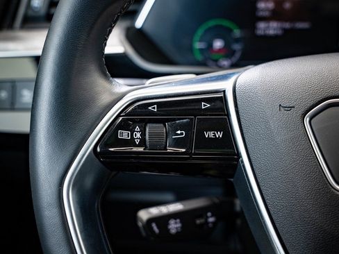 Used 2022 Audi e-tron Premium w/ Convenience Plus Package image 25