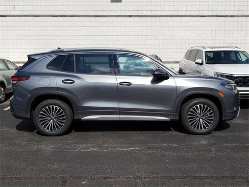 New 2025 Volkswagen Tiguan S image 2