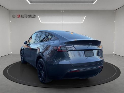 Used 2020 Tesla Model Y Long Range image 3