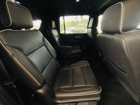 Used 2023 Chevrolet Suburban Premier AWD/4WD image 39