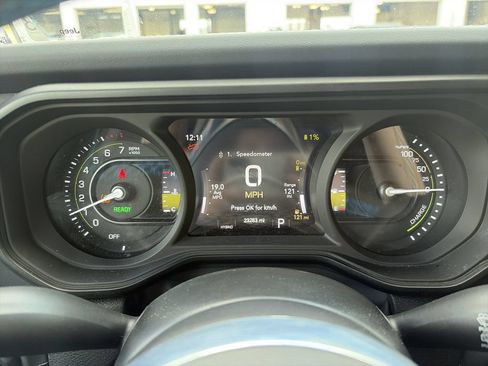 Used 2024 Jeep Wrangler High Altitude AWD/4WD image 31