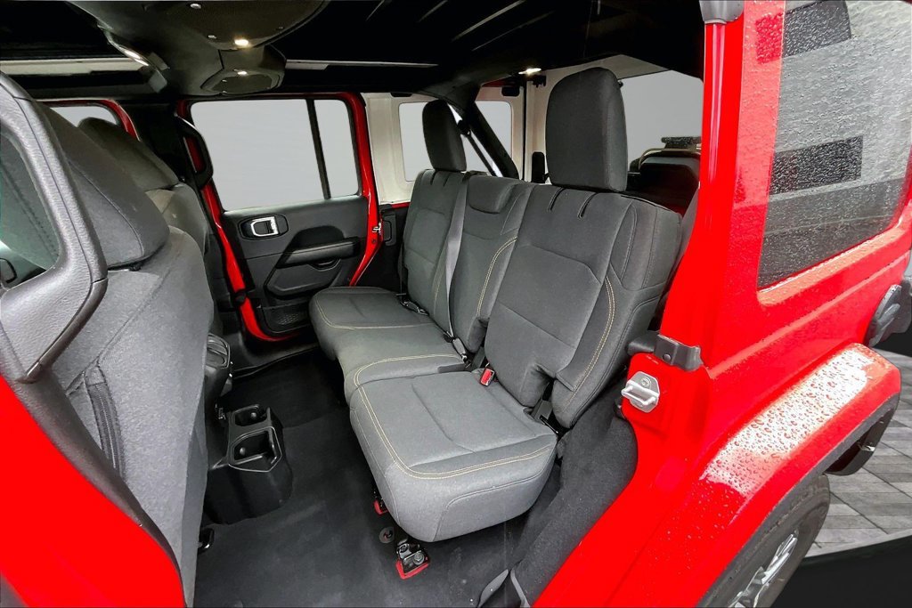 Used 2026 Jeep Wrangler Unlimited Sahara AWD/4WD image 18