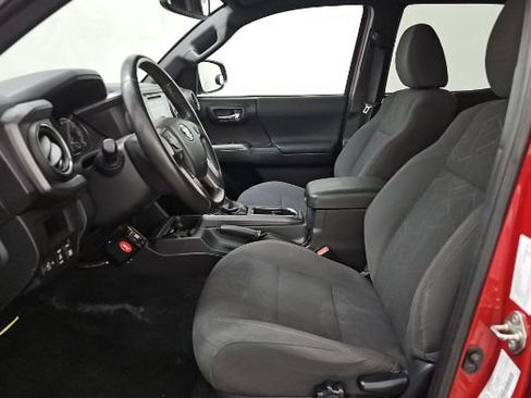 Used 2017 Toyota Tacoma TRD Sport AWD/4WD image 7