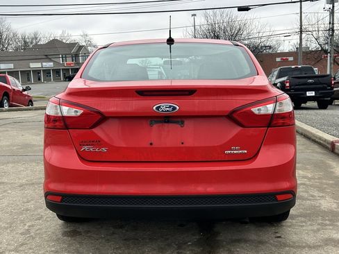 Used 2013 Ford Focus SE w/ SE Winter Pkg image 7