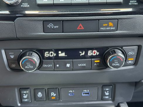 Used 2023 Nissan Frontier SV w/ SV Premium Package RWD image 27