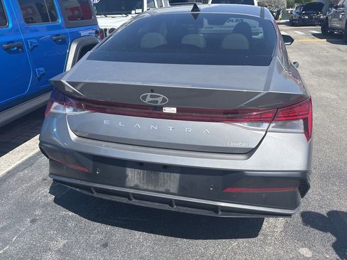 Used 2024 Hyundai Elantra Limited image 9