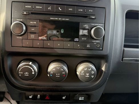 Used 2016 Jeep Patriot Latitude AWD/4WD image 25