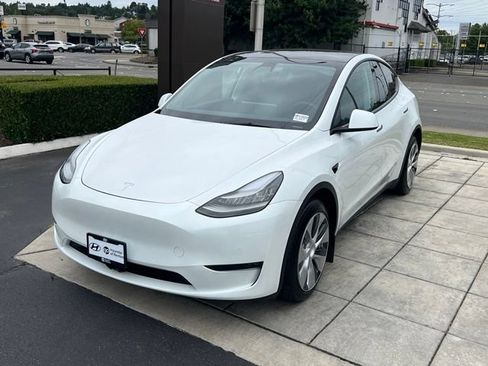 Used 2021 Tesla Model Y Long Range AWD/4WD image 3
