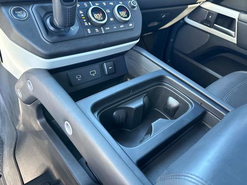 Used 2024 Land Rover Defender 90 S image 22