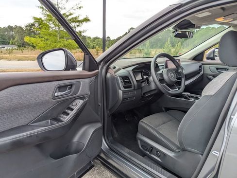 Used 2023 Nissan Rogue SV FWD image 33