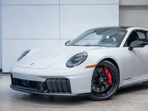 Certified 2026 Porsche 911 Carrera 4 GTS AWD/4WD image 22