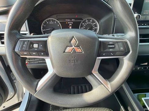 Used 2023 Mitsubishi Outlander ES FWD image 31