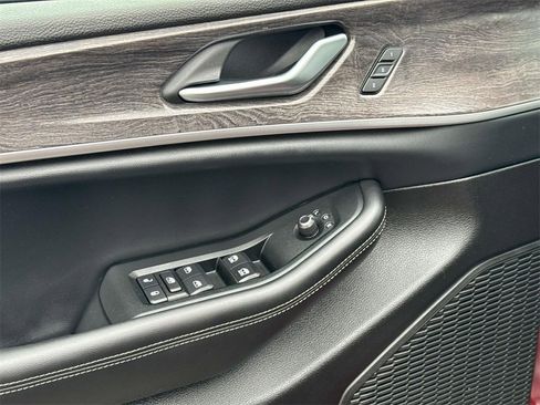 Used 2024 Jeep Grand Cherokee Limited image 20