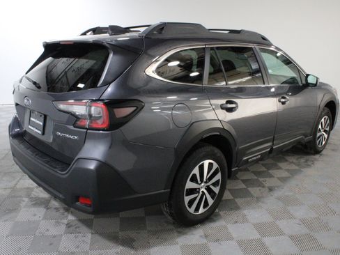 Used 2025 Subaru Outback Premium w/ Popular Package #1A AWD/4WD image 26
