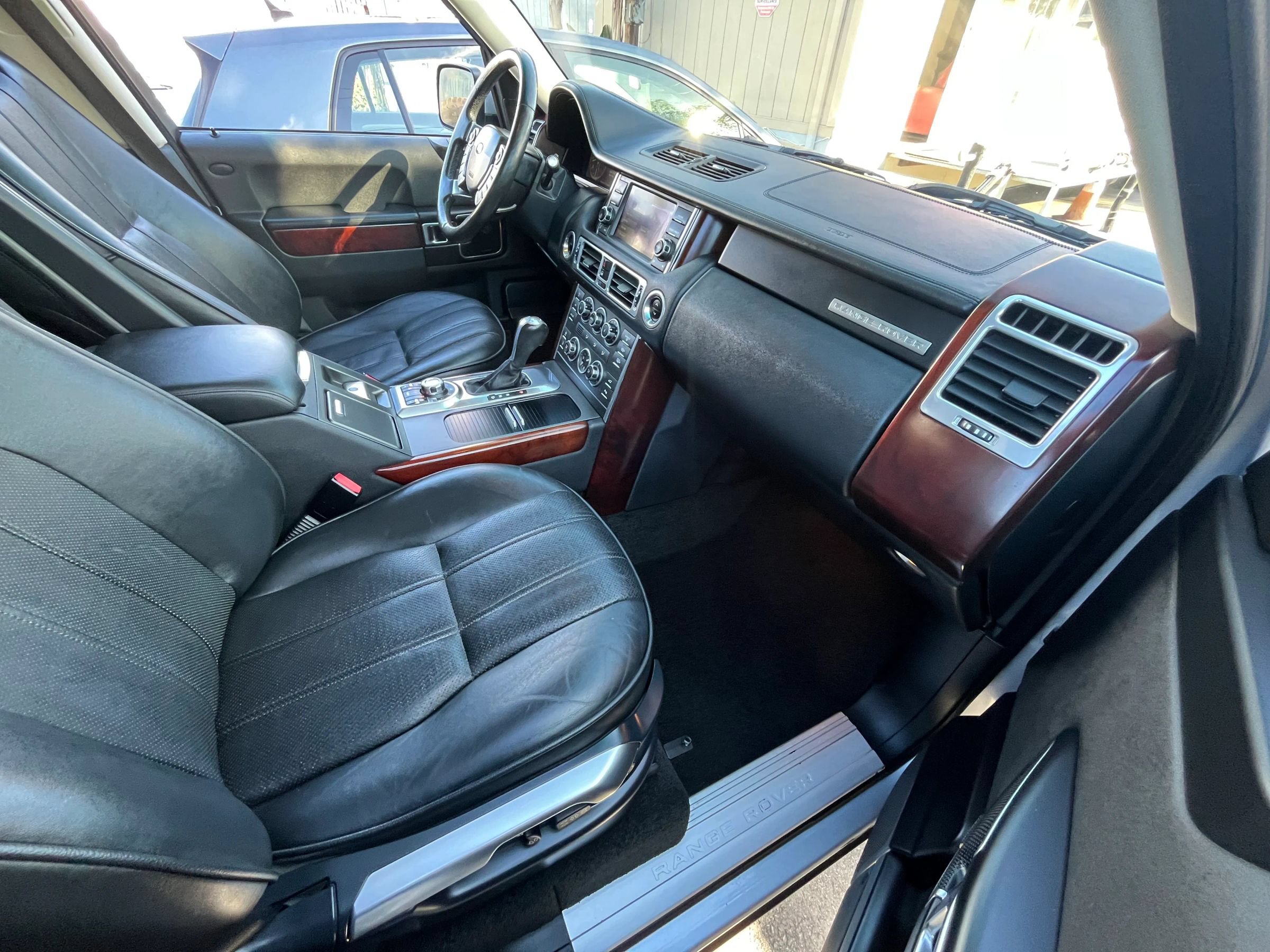Used 2011 Land Rover Range Rover HSE LUX AWD/4WD image 13