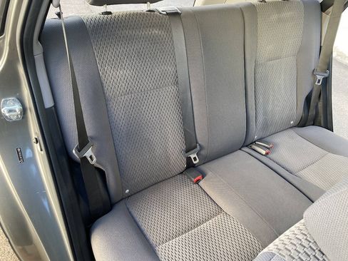 Used 2008 Toyota Matrix FWD image 33